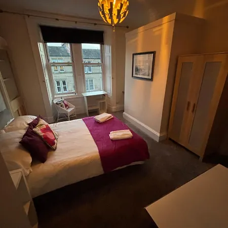 3 Bedrooms For Upto 5 Apartment Edinburgh