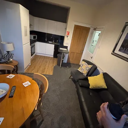 3 Bedrooms For Upto 5 Apartment *