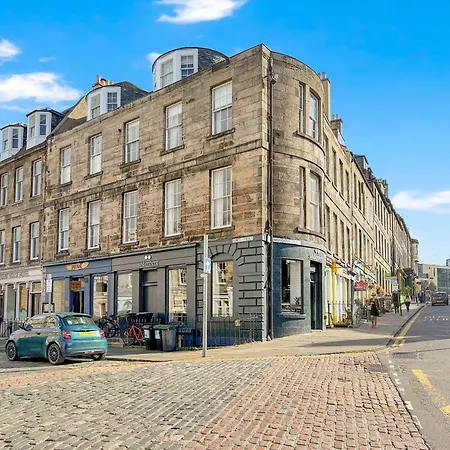 In Excellent Centre Location Apartment