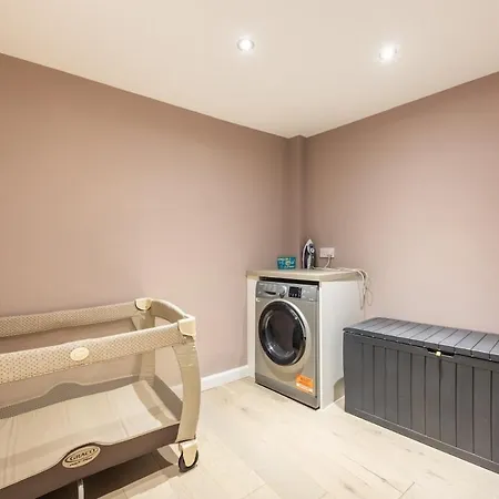 Modern Main Door Flat Center Apartment Edinburgh