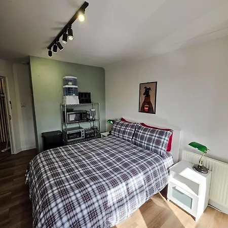 Double With Shared Bathroom Near The Shore And Tram Guest house