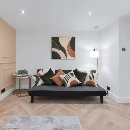 Newly Refurbished | | 3 Guests Edinburgh