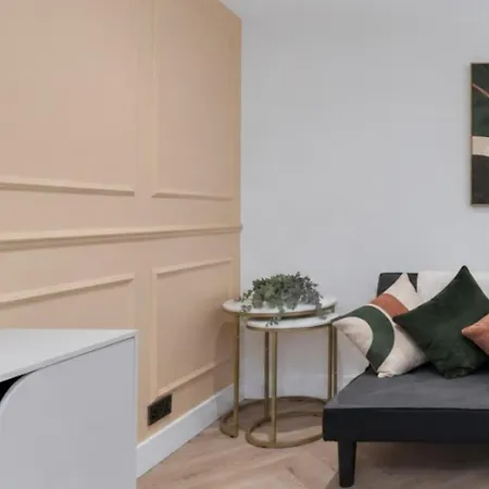 Newly Refurbished | | 3 Guests