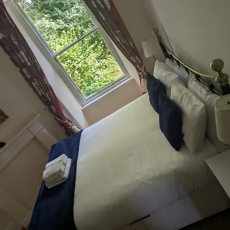 Gardners Crescent Apartment *