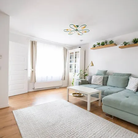 Casa vacanze Modern House, Office, Garden Terrace & Parking