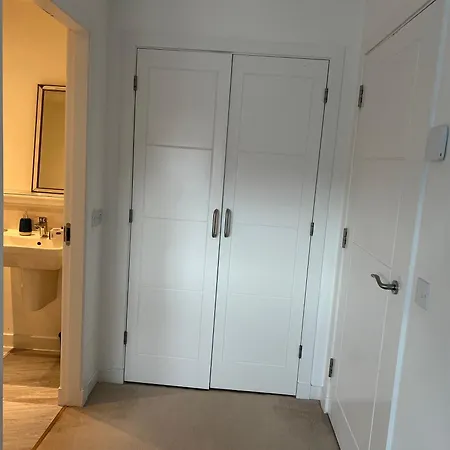 Spacious En-suite Bedroom