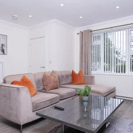 Ross Gardens 2 Bedroom House - *