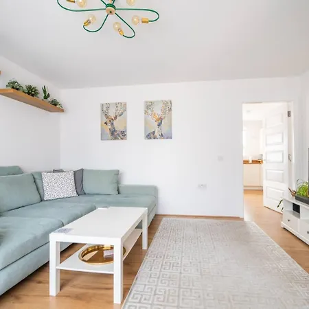 Modern House, Office, Garden Terrace & Parking Casa vacanze