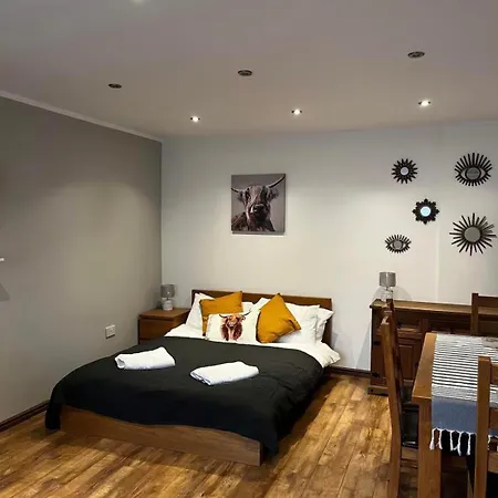 Adorable One Bedroom With Parking Guest house *
