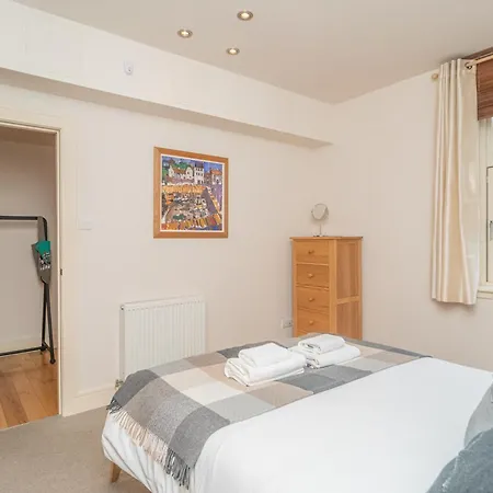Beautiful 1-bed On Brunswick East End - Pass The Keys Casa vacanze Edimburgo
