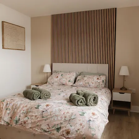 Cozy & Bright Homestay *