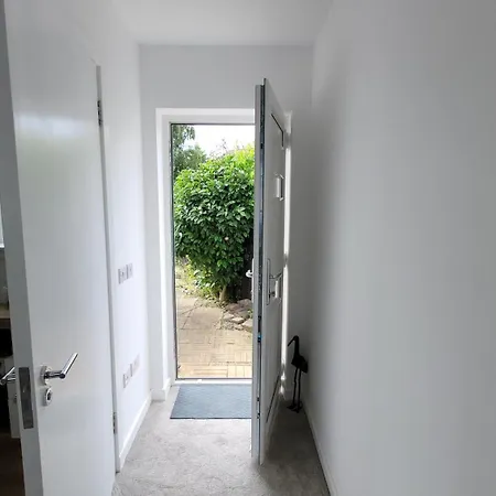 Private En-suite Guest With Private Entrance * Edinburgh