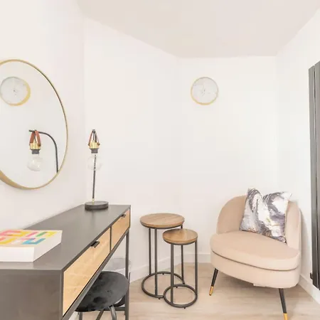 Modern House With Convenient Location Close To Center *