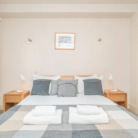 Beautiful 1-bed On Brunswick East End - Pass The Keys Edimburgo