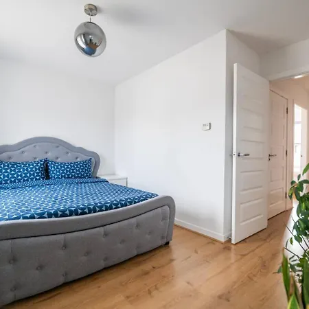 Casa vacanze Modern House, Office, Garden Terrace & Parking