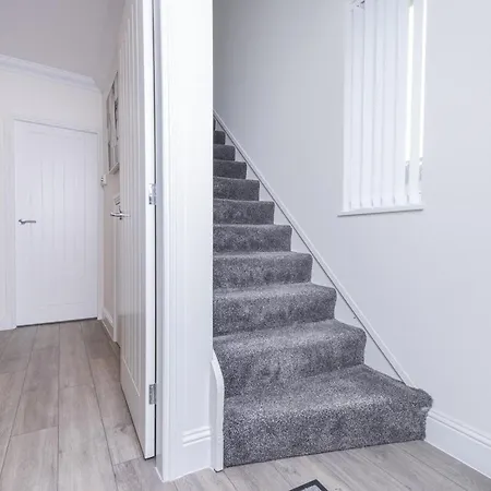 Ross Gardens 2 Bedroom House - *