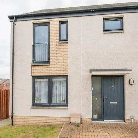 Modern House, Office, Garden Terrace & Parking * Edimburgo