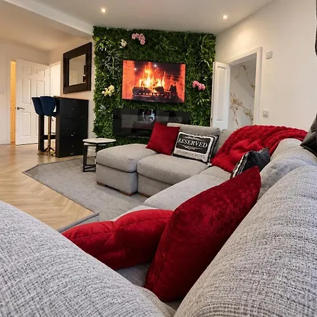 The Murrayfield Stadium Retreat - Sleeps 8 *
