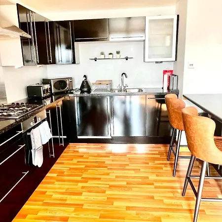 Lena's Place - Stunning Luxury Harbour Views - 4 Guests, 2 Bed, 2 Bath *