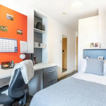Student Only Single Ensuite Room With Shared Kitchen At Beaverbank Place