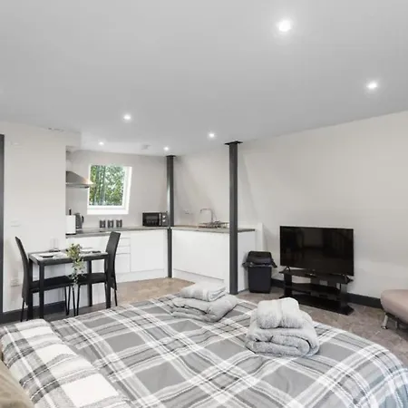 Apartment Free Parking - Sleeps 4 - 1 Bedroom - Great Area