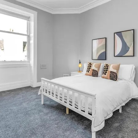 3 Bedroom Flat In * Edimburgo