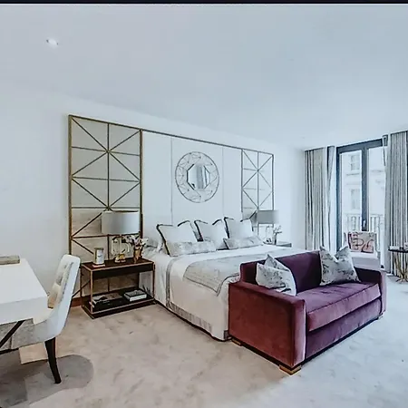Grindlay's Crown Apartment *