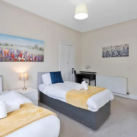 Apartamento Spacious - Free Parking - Wi-fi - Near Centre *