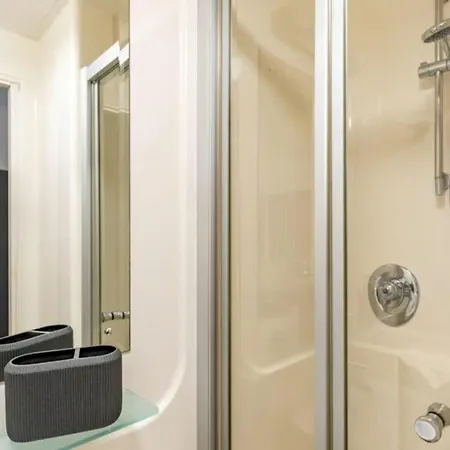 Student Only Single Ensuite Room With Shared Kitchen At Beaverbank Place Appartement