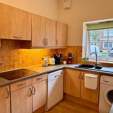 Duplex 2br With Private Parking