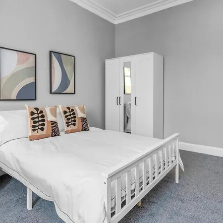 3 Bedroom Flat In *