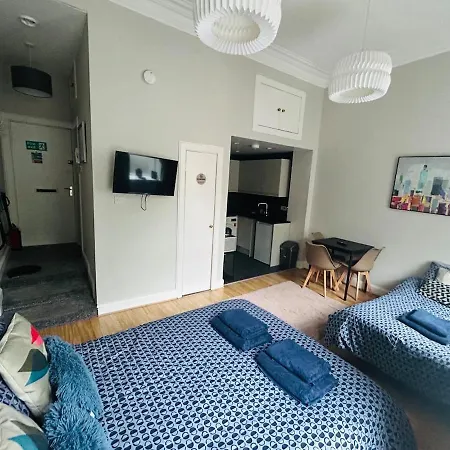 Leith Near Centre - Tram Spot Nearby *