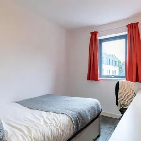 Student Only Single Ensuite Room With Shared Kitchen At Beaverbank Place * Edinburgh