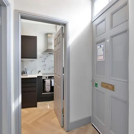 Centre & Shore - Free Parking -wifi Apartment