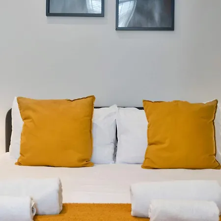 Centre & Shore - Free Parking -wifi Apartment *