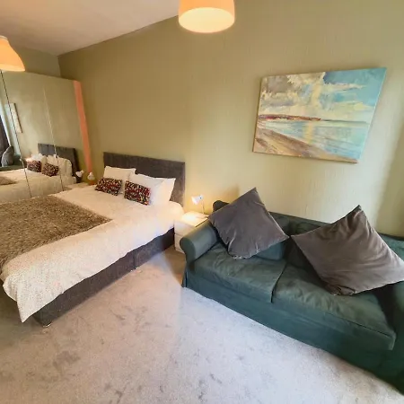 Stylish Seaside - Edinburgh, Portobello Apartment *