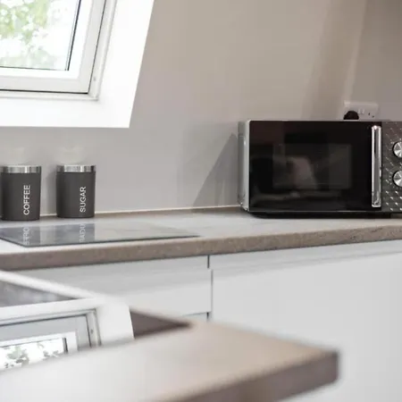 Free Parking - Sleeps 4 - 1 Bedroom - Great Area Apartment Edinburgh