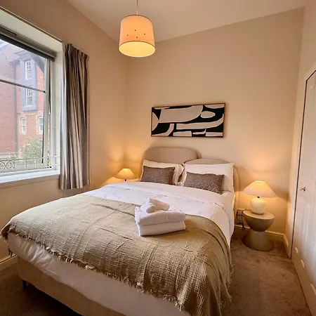 Duplex 2br With Private Parking