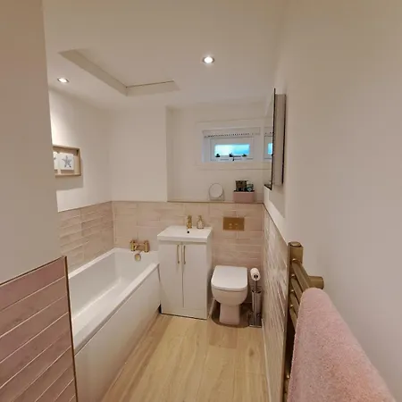 Apartment 2 Bed With Free Private Parking Edinburgh
