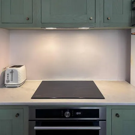 Apartamento Leith 2br Stylish Scandi Hideaway, Mins To Tram, Close To Shore And High St