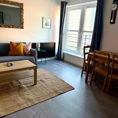 Apartment Royal Mile Holyrood 2 Bed 2 Bath Edinburgh