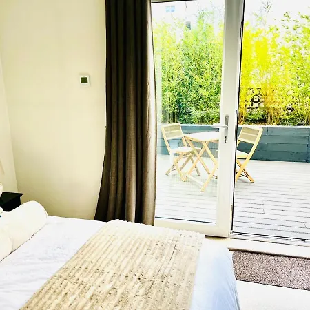 Lena's Place - Stunning Luxury Harbour Views - 4 Guests, 2 Bed, 2 Bath Edinburgh