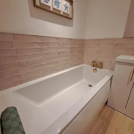 Apartment 2 Bed With Free Private Parking Edinburgh