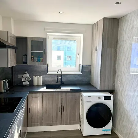 Royal Mile Holyrood 2 Bed 2 Bath * Edinburgh