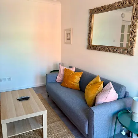 Royal Mile Holyrood 2 Bed 2 Bath
