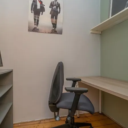 Bright 2 Bed Top-floor Corner Flat In Morningside - Pass The Keys Edinburgh