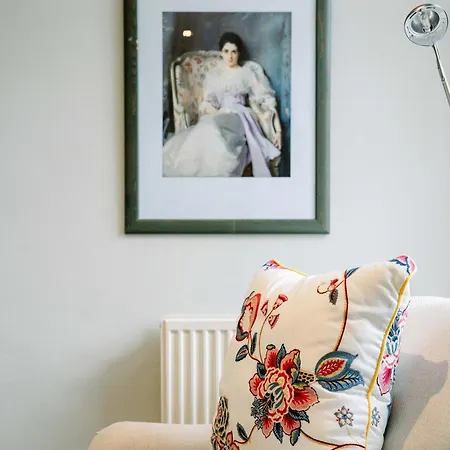 Elegant And Airy 1 Bed In Location Edimburgo