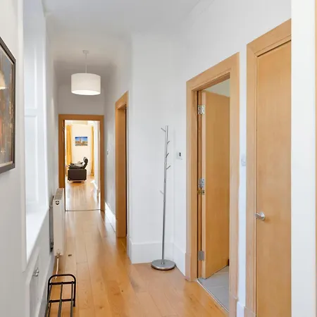 Apartment Prime Royal Mile - Cityscape Views - 2-bed *
