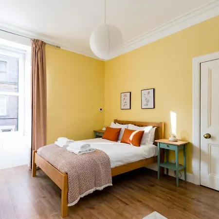 Bright 1 Bed Flat - Edinburgh, Sleeps 2