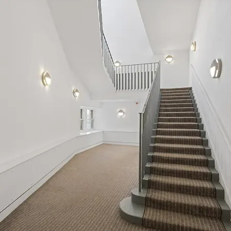 Modern Duplex Penthouse In The Old School House * Edimburgo